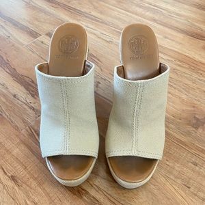 Tory Burch Platforms with beautiful logo in back with gold studs!